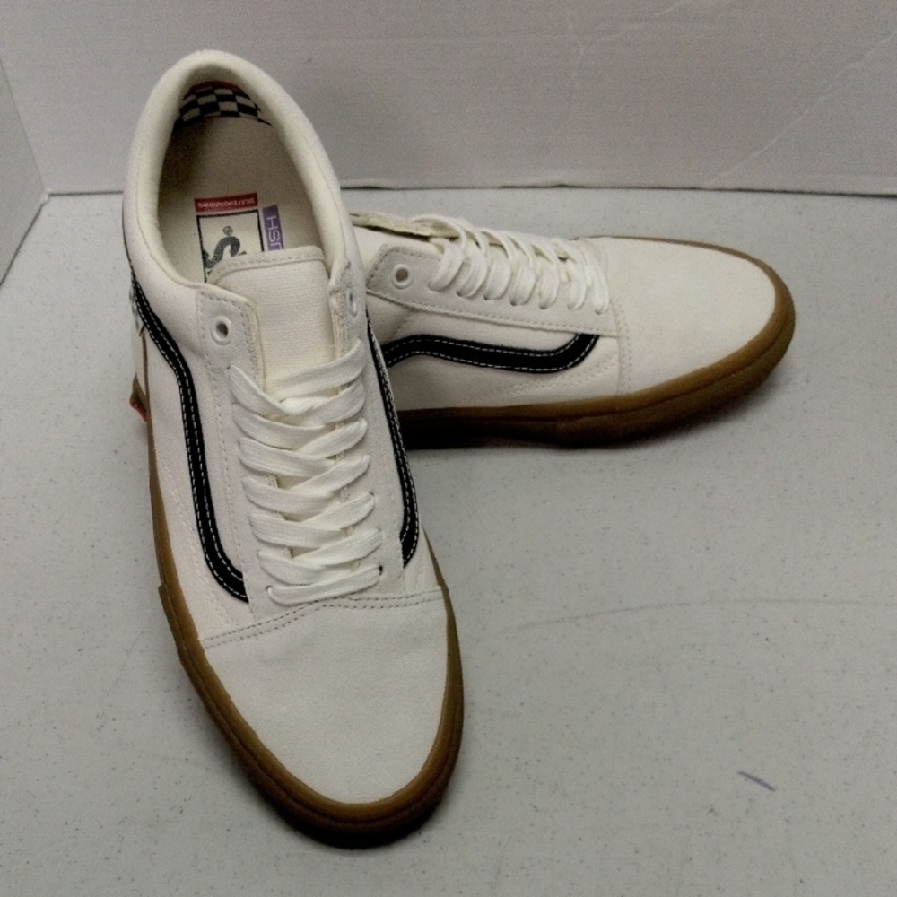 Vans Old Skool Pro In White and gum Outsoles - Picture 7 of 8